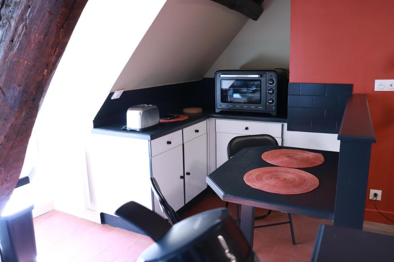 Sejour Tout Confort En Plein Coeur De Nevers, Studios Galet-Carbone Ou Terra Cotta Exteriör bild